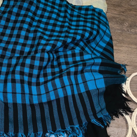 Assorted Patterned Scarves - Picture 4 of 12